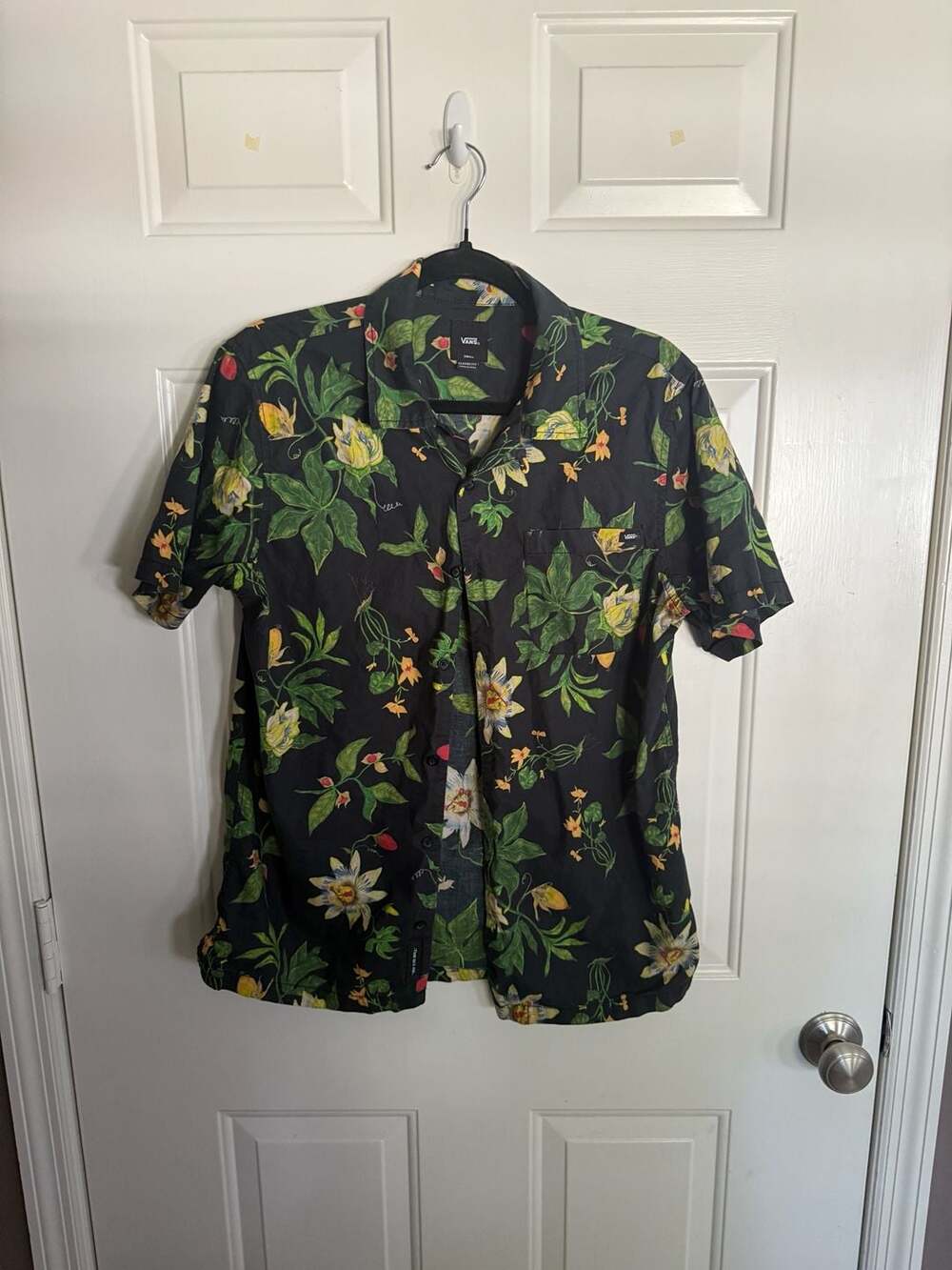 Vans Floral Hawaiian Short Sleeve Button Up Shirt Size Small Black